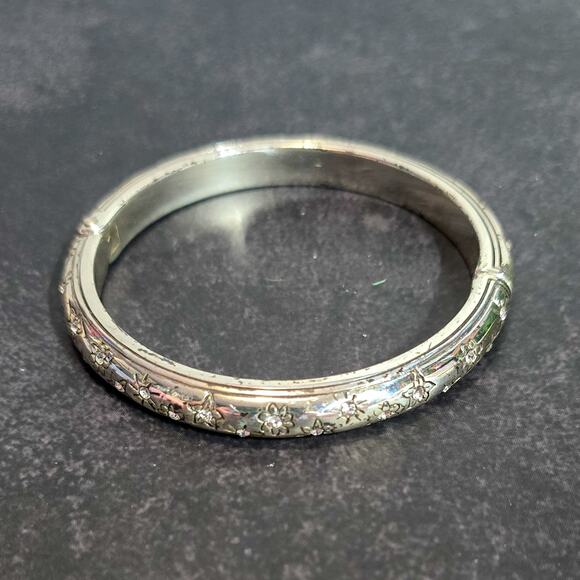 Brighton daisies and stars etched bangle bracelet with Swarovski crystals - Picture 3 of 8